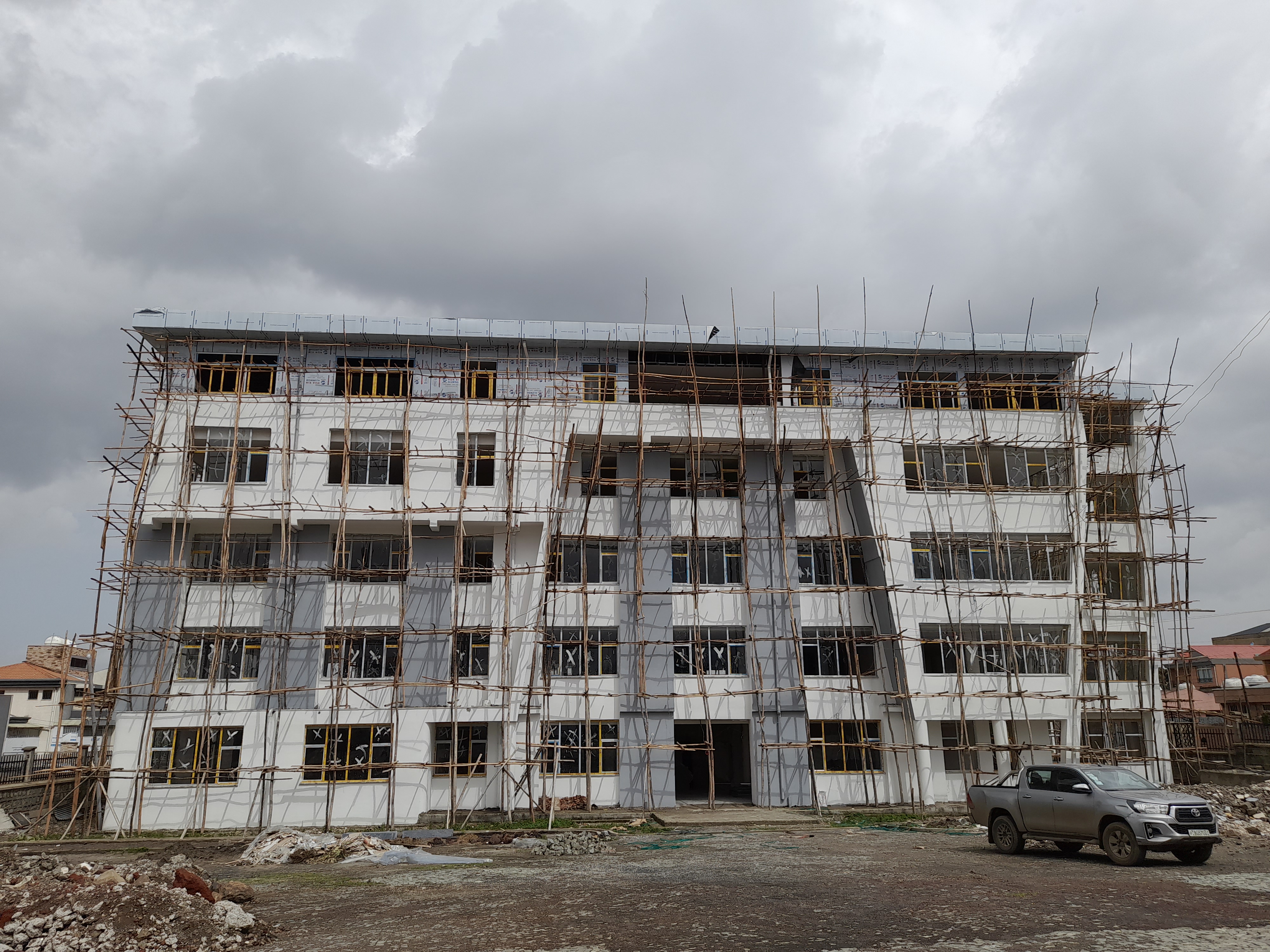 Lege -Tafo Renovation G+3+T For Administration Office - Gallery Image